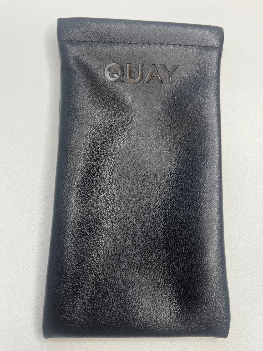 Quay Australia Black Sunglass Sleeve and Soft Pouch Set